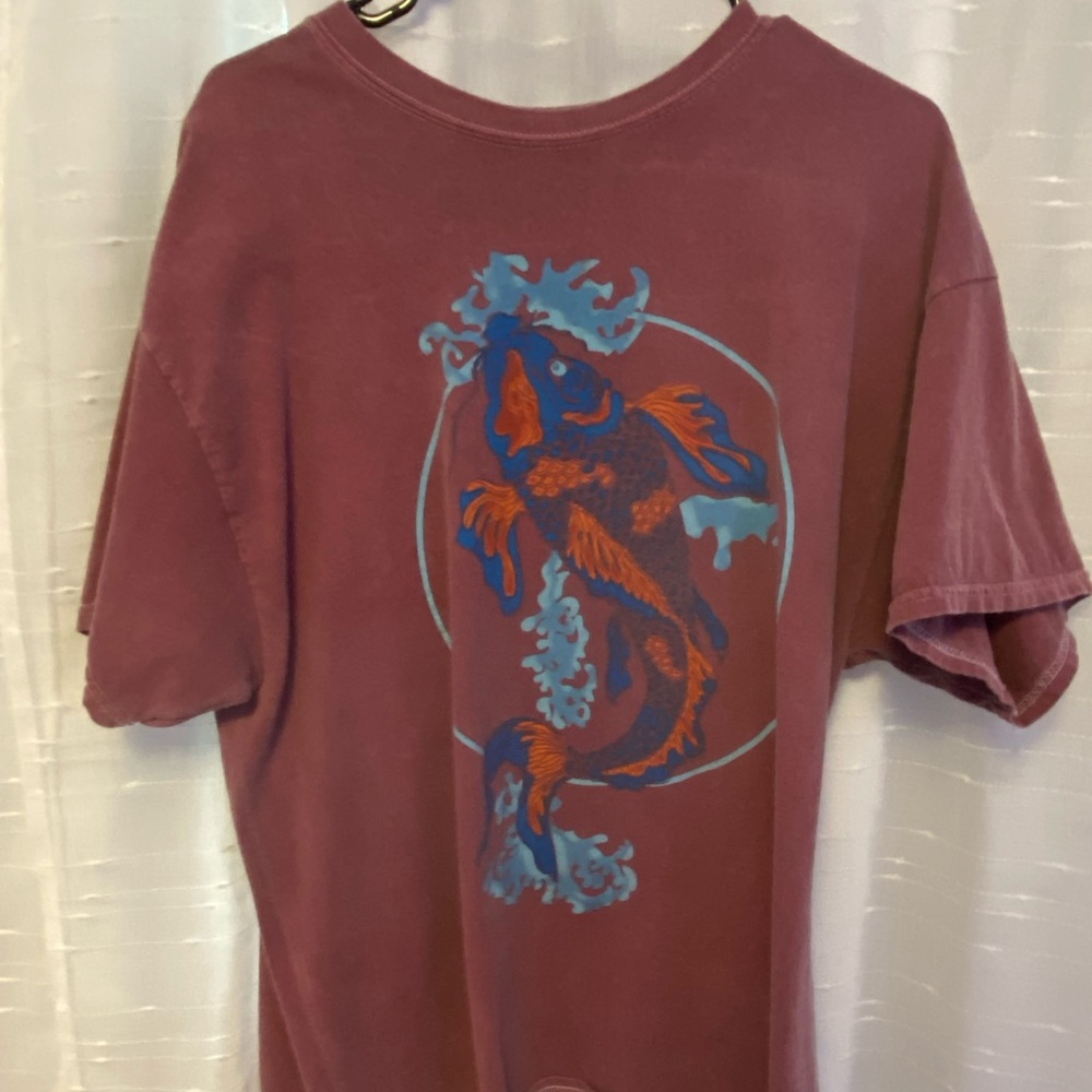 Fish graphic tee✨